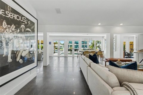 House in Fort Lauderdale, Florida 3 bedrooms, 221.2 sq.m. № 2399653 - photo 10
