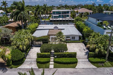 House in Fort Lauderdale, Florida 3 bedrooms, 221.2 sq.m. № 2399653 - photo 8