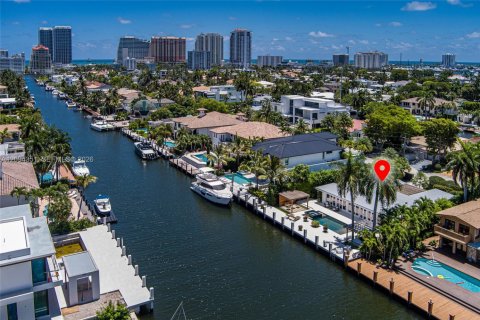 House in Fort Lauderdale, Florida 3 bedrooms, 221.2 sq.m. № 2399653 - photo 4