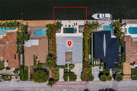 House in Fort Lauderdale, Florida 3 bedrooms, 221.2 sq.m. № 2399653 - photo 2