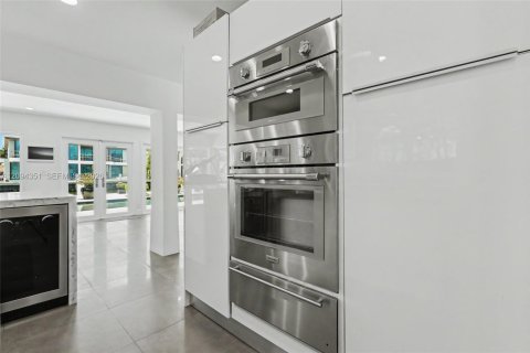 House in Fort Lauderdale, Florida 3 bedrooms, 221.2 sq.m. № 2399653 - photo 20
