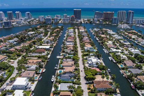 House in Fort Lauderdale, Florida 3 bedrooms, 221.2 sq.m. № 2399653 - photo 5
