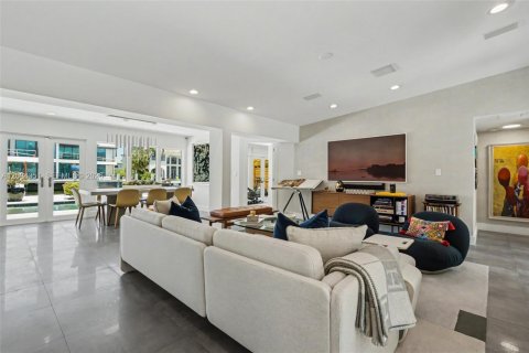 House in Fort Lauderdale, Florida 3 bedrooms, 221.2 sq.m. № 2399653 - photo 11