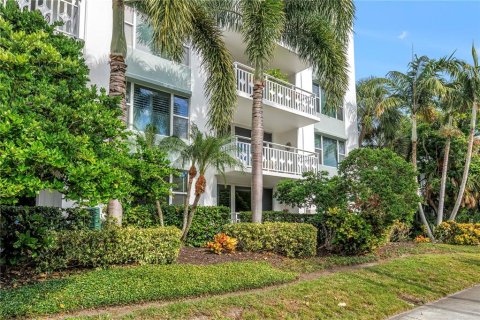 Condominio en venta en Saint Petersburg, Florida, 1 dormitorio, 95.41 m2 № 2423989 - foto 2