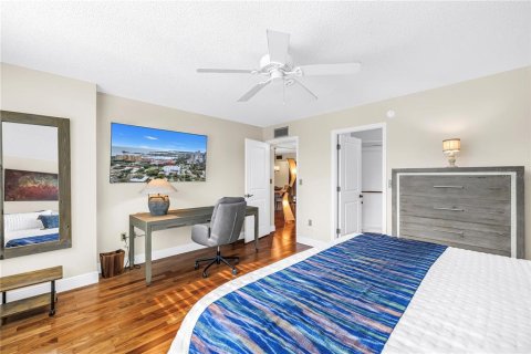 Condominio en venta en Saint Petersburg, Florida, 1 dormitorio, 95.41 m2 № 2423989 - foto 15