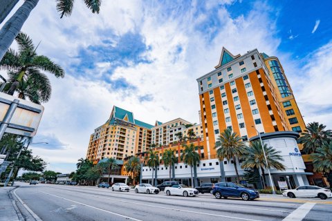 Condominio en alquiler en Fort Lauderdale, Florida, 3 dormitorios, 145.02 m2 № 1224577 - foto 1