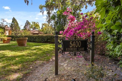House in Orlando, Florida 3 bedrooms, 312.34 sq.m. № 2091770 - photo 5
