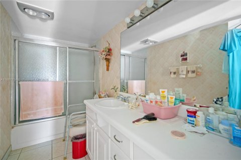Condo in Fort Lauderdale, Florida, 1 bedroom № 2076758 - photo 12