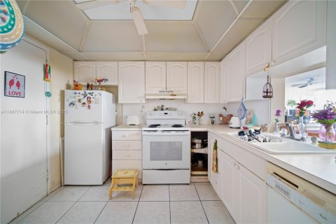 Condo in Fort Lauderdale, Florida, 1 bedroom № 2076758 - photo 7
