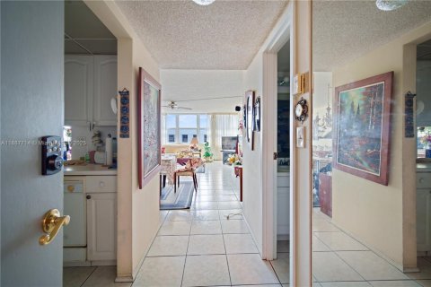 Condo in Fort Lauderdale, Florida, 1 bedroom № 2076758 - photo 6