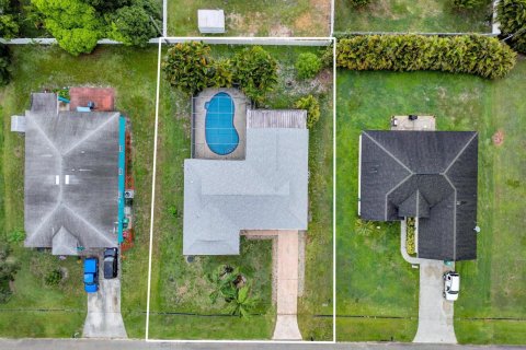 House in Port St. Lucie, Florida 3 bedrooms, 177.91 sq.m. № 2378535