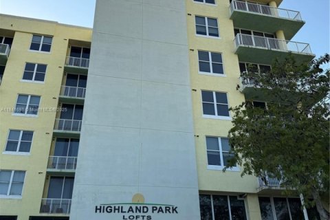 Copropriété à vendre à Miami, Floride: 1 chambre, 69.03 m2 № 1939757 - photo 1