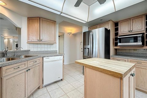 Condo in Treasure Island, Florida, 3 bedrooms  № 2100111 - photo 25