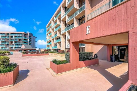 Condo in Treasure Island, Florida, 3 bedrooms  № 2100111 - photo 6