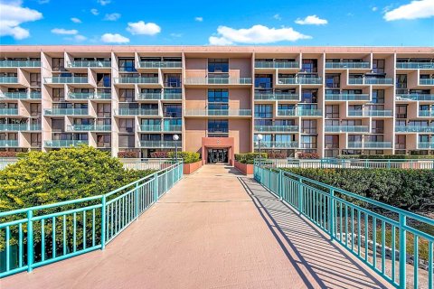 Condo in Treasure Island, Florida, 3 bedrooms  № 2100111 - photo 5