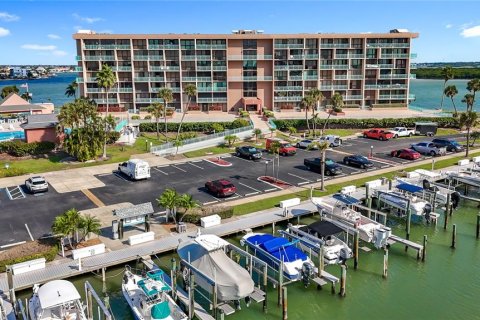 Condo in Treasure Island, Florida, 3 bedrooms  № 2100111 - photo 4