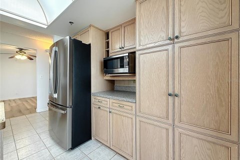 Condo in Treasure Island, Florida, 3 bedrooms  № 2100111 - photo 27