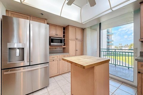 Condo in Treasure Island, Florida, 3 bedrooms  № 2100111 - photo 24