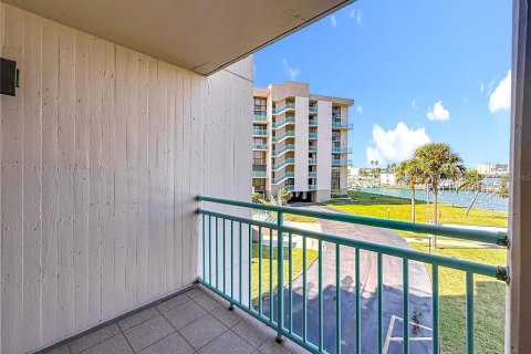 Condo in Treasure Island, Florida, 3 bedrooms  № 2100111 - photo 23