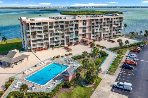 Condo in Treasure Island, Florida, 3 bedrooms  № 2100111 - photo 2
