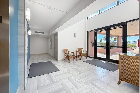 Condo in Treasure Island, Florida, 3 bedrooms  № 2100111 - photo 8