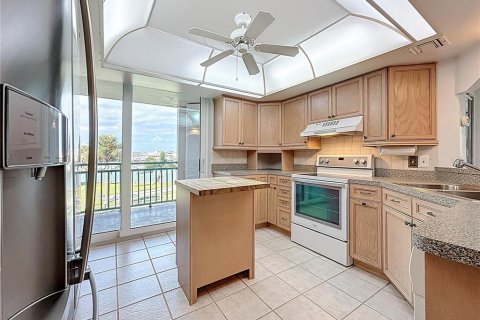 Condo in Treasure Island, Florida, 3 bedrooms  № 2100111 - photo 17