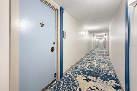 Condo in Treasure Island, Florida, 3 bedrooms  № 2100111 - photo 14