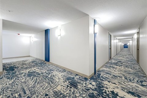Condo in Treasure Island, Florida, 3 bedrooms  № 2100111 - photo 12
