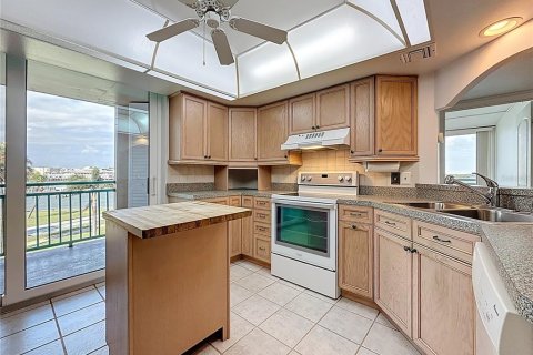 Condo in Treasure Island, Florida, 3 bedrooms  № 2100111 - photo 18