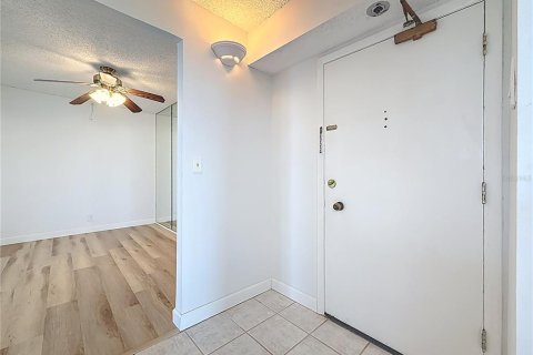 Condo in Treasure Island, Florida, 3 bedrooms  № 2100111 - photo 15