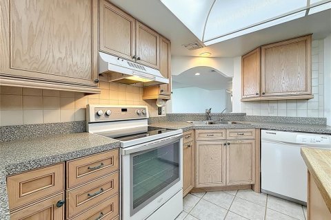 Condo in Treasure Island, Florida, 3 bedrooms  № 2100111 - photo 26