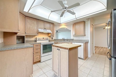 Condo in Treasure Island, Florida, 3 bedrooms  № 2100111 - photo 28