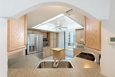 Condo in Treasure Island, Florida, 3 bedrooms  № 2100111 - photo 30