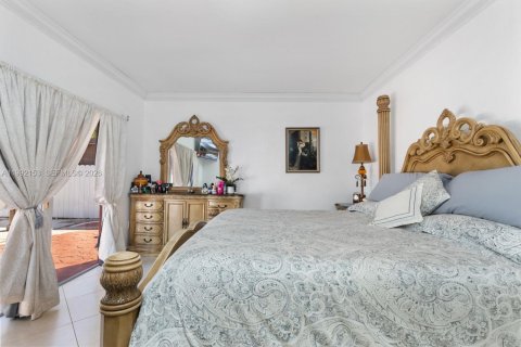 Casa en venta en Hialeah, Florida, 4 dormitorios, 153.57 m2 № 2062228 - foto 10