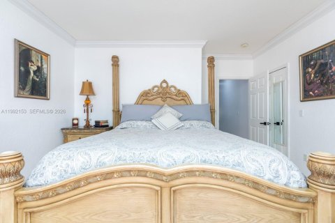 Casa en venta en Hialeah, Florida, 4 dormitorios, 153.57 m2 № 2062228 - foto 9