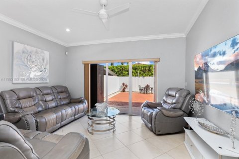 Casa en venta en Hialeah, Florida, 4 dormitorios, 153.57 m2 № 2062228 - foto 7