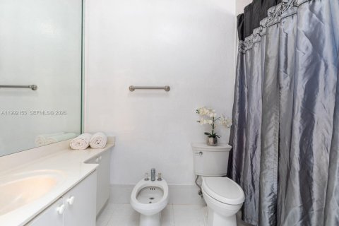 Casa en venta en Hialeah, Florida, 4 dormitorios, 153.57 m2 № 2062228 - foto 13