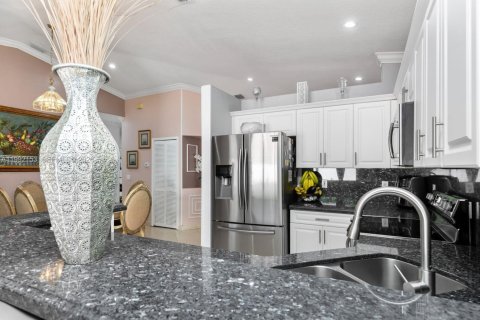 Casa en venta en Hialeah, Florida, 4 dormitorios, 153.57 m2 № 2062228 - foto 4