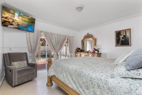 Casa en venta en Hialeah, Florida, 4 dormitorios, 153.57 m2 № 2062228 - foto 11