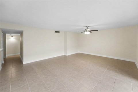 Condominio en venta en Saint Petersburg, Florida, 2 dormitorios, 101.73 m2 № 2203542 - foto 11