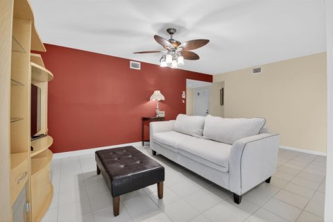 Condo in Boynton Beach, Florida, 3 bedrooms № 2249703 - photo 23