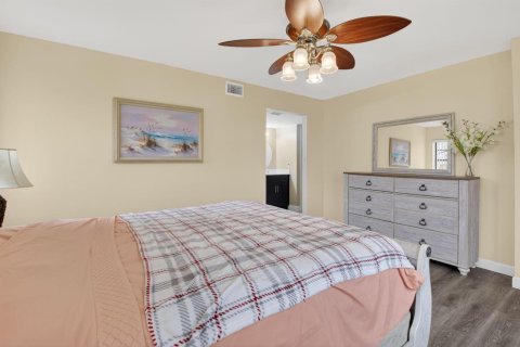 Condo in Boynton Beach, Florida, 3 bedrooms № 2249703 - photo 13