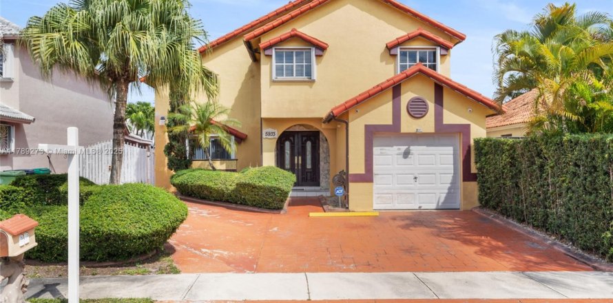 Casa en Miami, Florida 3 dormitorios, 192.4 m2 № 1865466