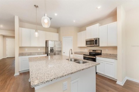 House in Davenport, Florida 4 bedrooms, 294.87 sq.m. № 1904050 - photo 8