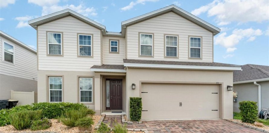 House in Davenport, Florida 4 bedrooms, 294.87 sq.m. № 1904050