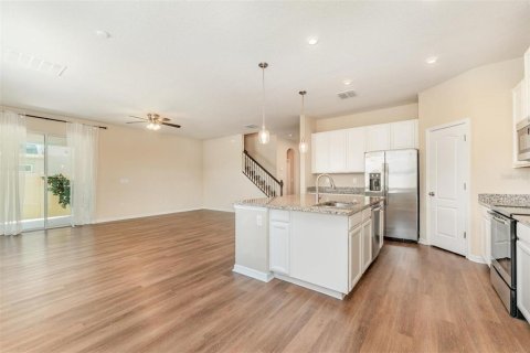 House in Davenport, Florida 4 bedrooms, 294.87 sq.m. № 1904050 - photo 7