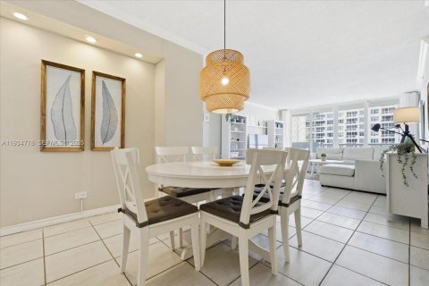 Condominio en venta en Miami Beach, Florida, 1 dormitorio, 89.19 m2 № 1993648 - foto 6