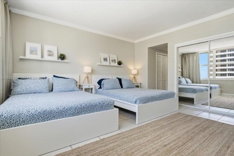 Condominio en venta en Miami Beach, Florida, 1 dormitorio, 89.19 m2 № 1993648 - foto 12