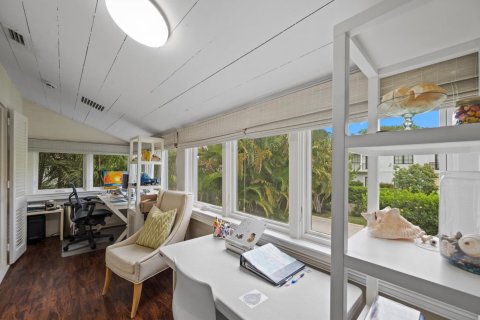 House in Palm Beach, Florida 5 bedrooms, 345.69 sq.m. № 2087773 - photo 17