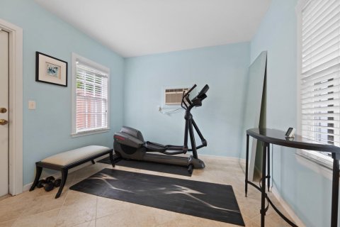 House in Palm Beach, Florida 5 bedrooms, 345.69 sq.m. № 2087773 - photo 24